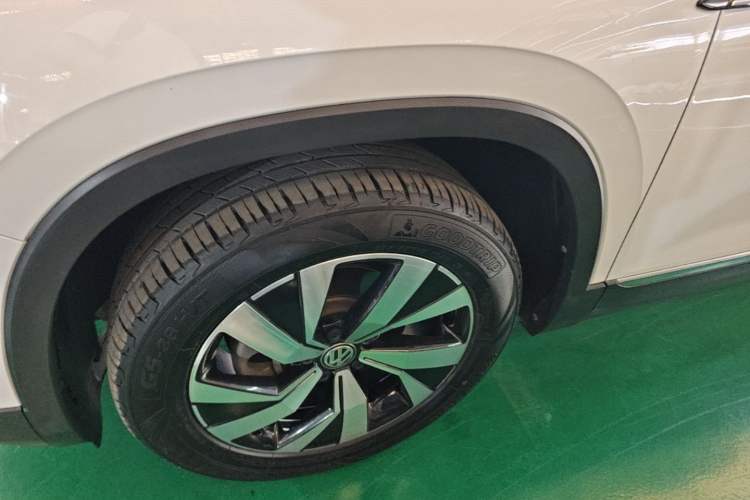 Used Volkswagen Tayron 2020 330TSI Two-Wheel Drive Luxury Smart Connectivity Version Left Front Wheel Hub