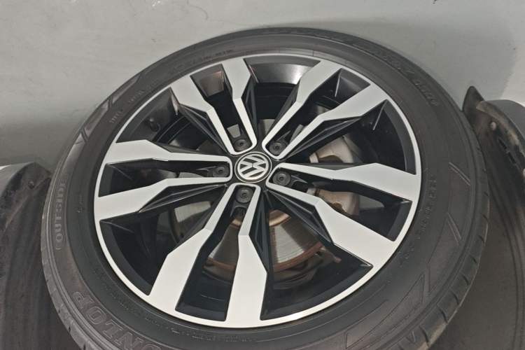 Used Volkswagen Tayron 2020 380TSI All-Wheel Drive R-Line Connected Version Left Front Wheel Hub