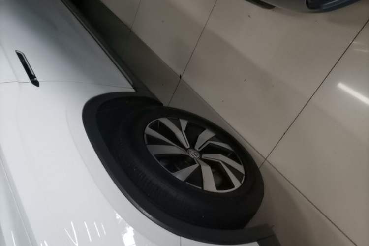 Used Volkswagen Tayron 2020 330TSI Two-Wheel Drive Luxury Smart Connectivity Version Left Front Wheel Hub