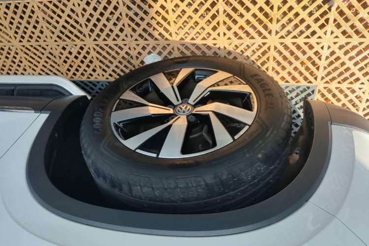 Used Volkswagen Tayron 2020 330TSI Two-Wheel Drive Luxury Smart Connectivity Version Left Front Wheel Hub
