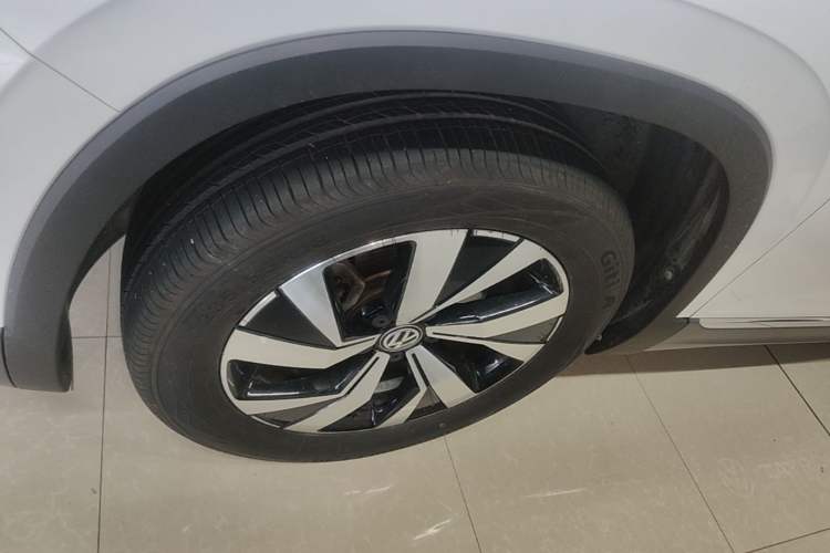 Used Volkswagen Tayron 2020 330TSI Two-Wheel Drive Luxury Smart Connectivity Version Left Front Wheel Hub