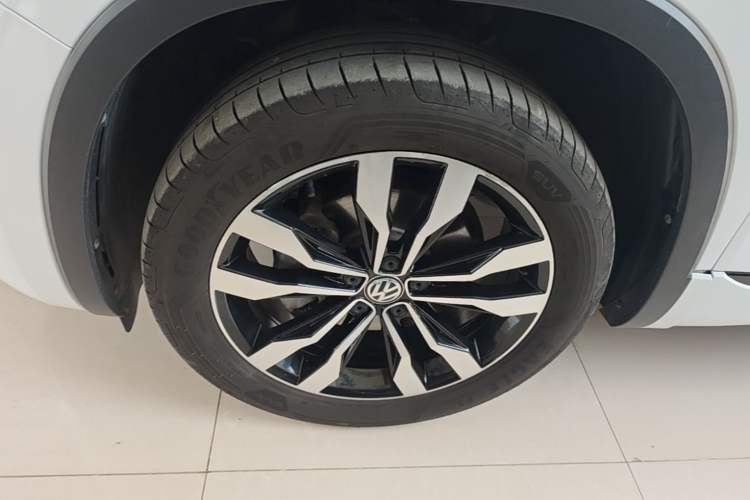 Used Volkswagen Tayron 2020 380TSI All-Wheel Drive R-Line Connected Version Left Front Wheel Hub