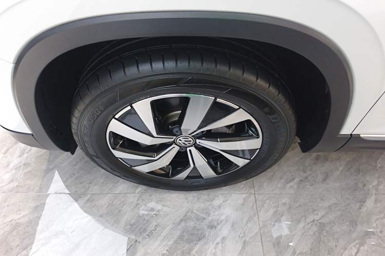 Used Volkswagen Tayron 2020 330TSI Two-Wheel Drive Luxury Smart Connectivity Version Left Front Wheel Hub