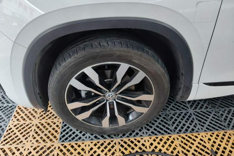 Used Volkswagen Tayron 2020 380TSI All-Wheel Drive R-Line Connected Version Left Front Wheel Hub