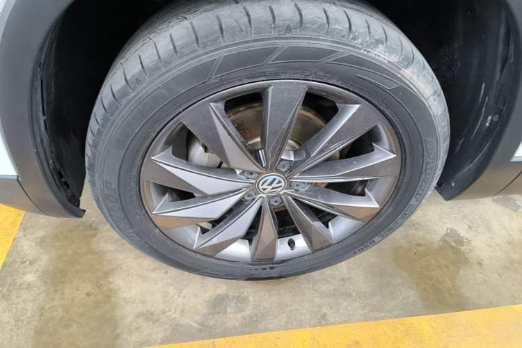 Used Volkswagen Tayron 2020 330TSI Two-Wheel Drive Luxury Smart Connectivity Version Left Front Wheel Hub