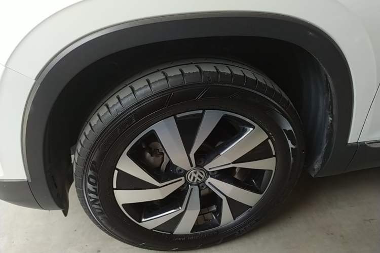Used Volkswagen Tayron 2020 330TSI Two-Wheel Drive Luxury Smart Connectivity Version Left Front Wheel Hub