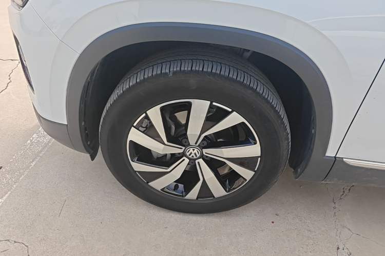 Used Volkswagen Tayron 2020 330TSI Two-Wheel Drive Luxury Smart Connectivity Version Left Front Wheel Hub
