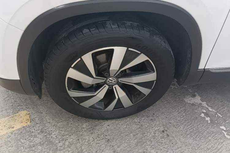 Used Volkswagen Tayron 2020 330TSI Two-Wheel Drive Luxury Smart Connectivity Version Left Front Wheel Hub