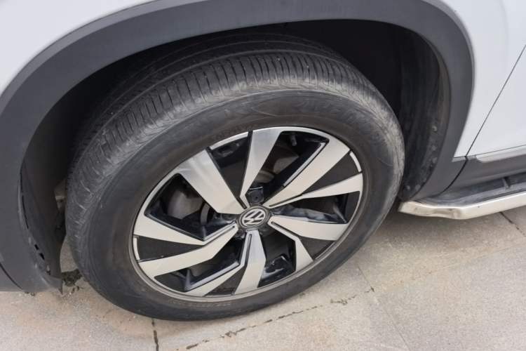 Used Volkswagen Tayron 2020 330TSI Two-Wheel Drive Luxury Smart Connectivity Version Left Front Wheel Hub