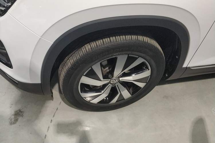 Used Volkswagen Tayron 2020 330TSI Two-Wheel Drive Luxury Smart Connectivity Version Left Front Wheel Hub