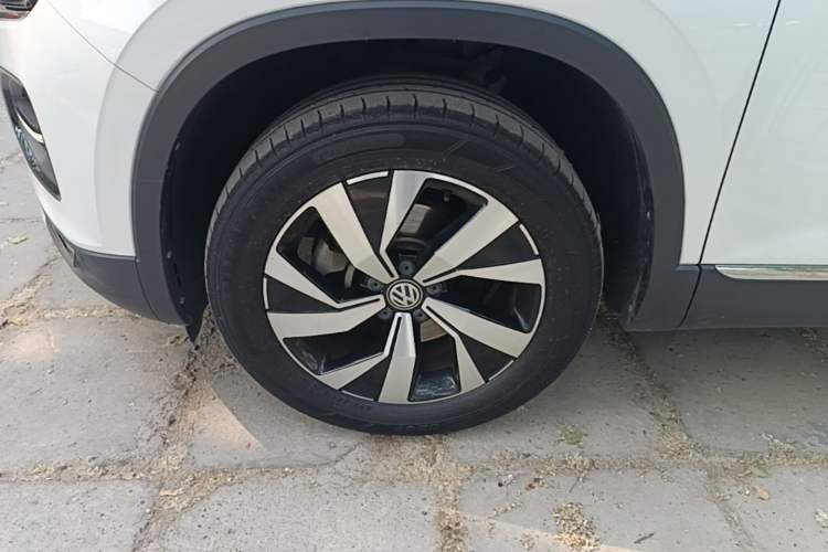 Used Volkswagen Tayron 2020 330TSI Two-Wheel Drive Luxury Smart Connectivity Version Left Front Wheel Hub