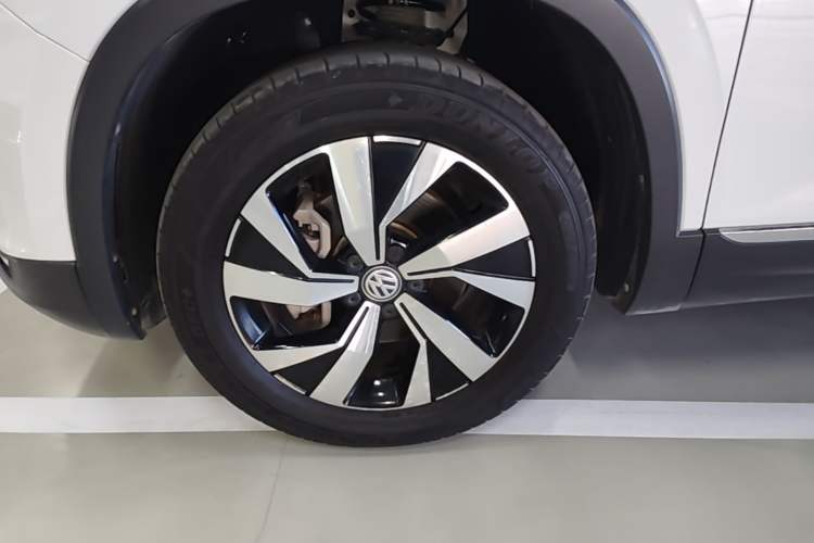 Used Volkswagen Tayron 2020 330TSI Two-Wheel Drive Luxury Smart Connectivity Version Left Front Wheel Hub