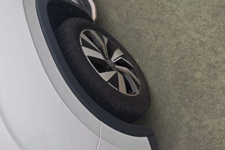 Used Volkswagen Tayron 2020 330TSI Two-Wheel Drive Luxury Smart Connectivity Version Left Front Wheel Hub