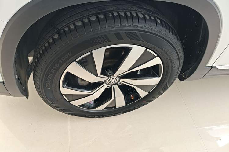 Used Volkswagen Tayron 2020 330TSI Two-Wheel Drive Luxury Smart Connectivity Version Left Front Wheel Hub