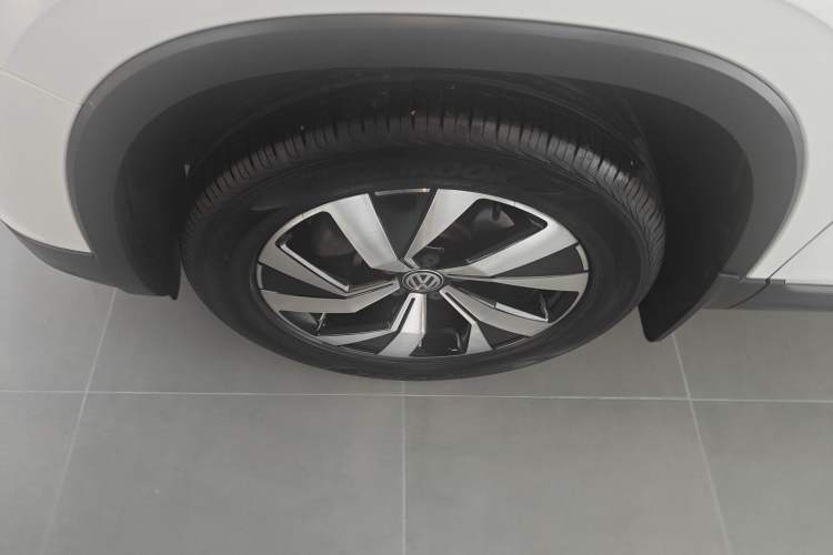 Used Volkswagen Tayron 2020 330TSI Two-Wheel Drive Luxury Smart Connectivity Version Left Front Wheel Hub