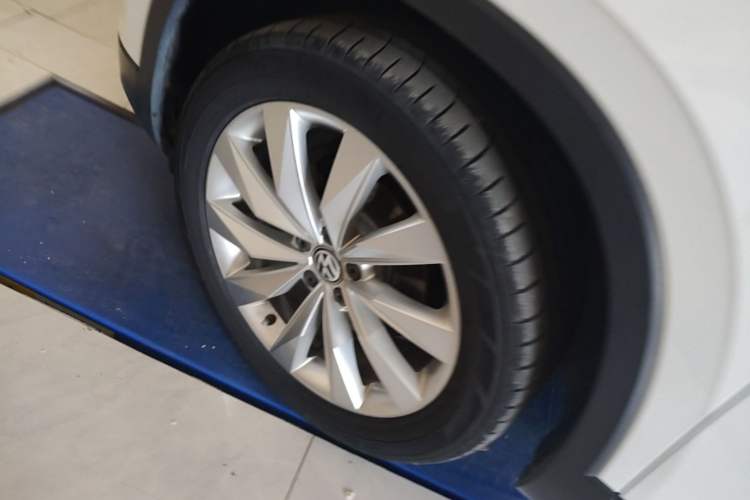 Used Volkswagen Tayron 2020 330TSI Two-Wheel Drive Luxury Connected Pro Edition Left Front Wheel Hub