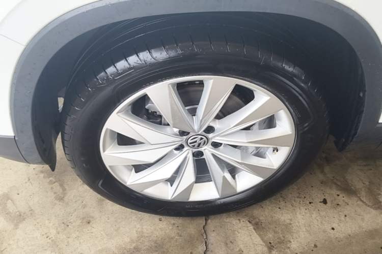 Used Volkswagen Tayron 2020 330TSI Two-Wheel Drive Luxury Connected Pro Edition Left Front Wheel Hub