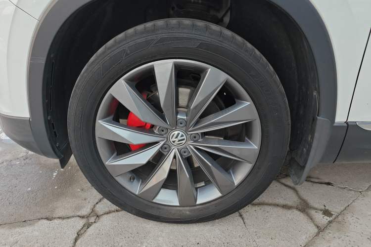 Used Volkswagen Tayron 2020 330TSI Two-Wheel Drive Luxury Smart Connectivity Version Left Front Wheel Hub
