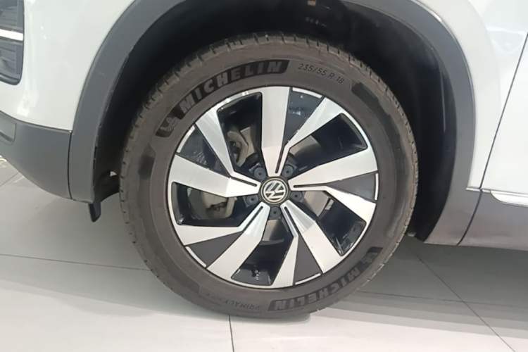 Used Volkswagen Tayron 2020 330TSI Two-Wheel Drive Luxury Smart Connectivity Version Left Front Wheel Hub