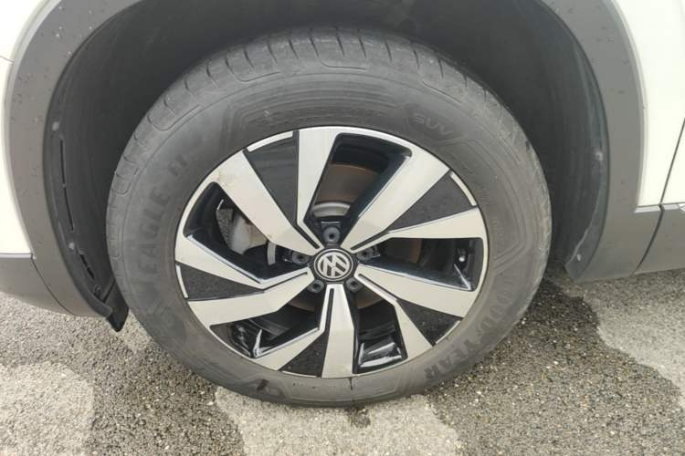 Used Volkswagen Tayron 2020 330TSI Two-Wheel Drive Luxury Smart Connectivity Version Left Front Wheel Hub