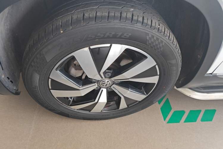 Used Volkswagen Tayron 2020 330TSI Two-Wheel Drive Luxury Smart Connectivity Version Left Front Wheel Hub