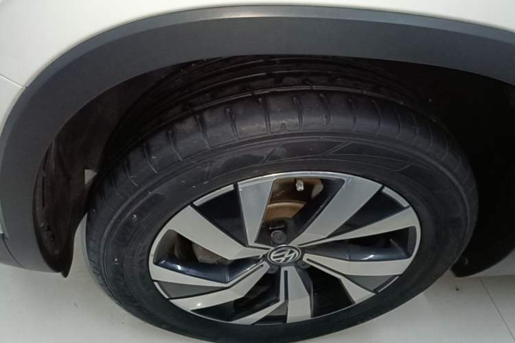 Used Volkswagen Tayron 2020 330TSI Two-Wheel Drive Luxury Smart Connectivity Version Left Front Wheel Hub