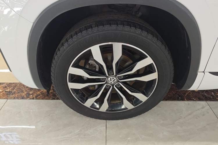 Used Volkswagen Tayron 2020 380TSI All-Wheel Drive R-Line Connected Version Left Front Wheel Hub