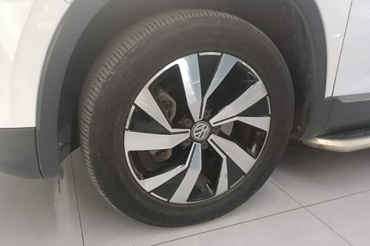 Used Volkswagen Tayron 2020 330TSI Two-Wheel Drive Luxury Smart Connectivity Version Left Front Wheel Hub