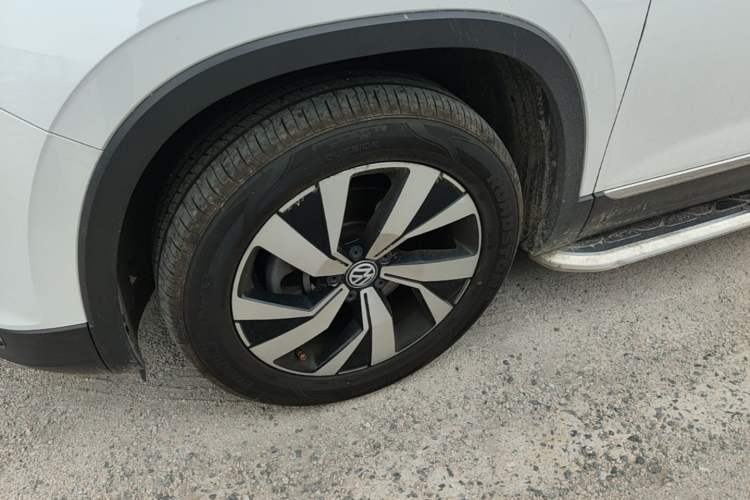 Used Volkswagen Tayron 2020 330TSI Two-Wheel Drive Luxury Smart Connectivity Version Left Front Wheel Hub