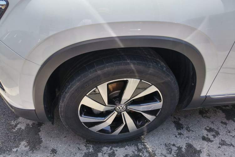 Used Volkswagen Tayron 2020 330TSI Two-Wheel Drive Luxury Smart Connectivity Version Left Front Wheel Hub