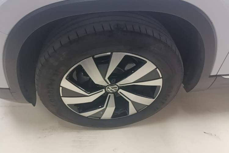 Used Volkswagen Tayron 2020 280TSI Two-Wheel Drive Luxury Connect Edition Left Front Wheel Hub