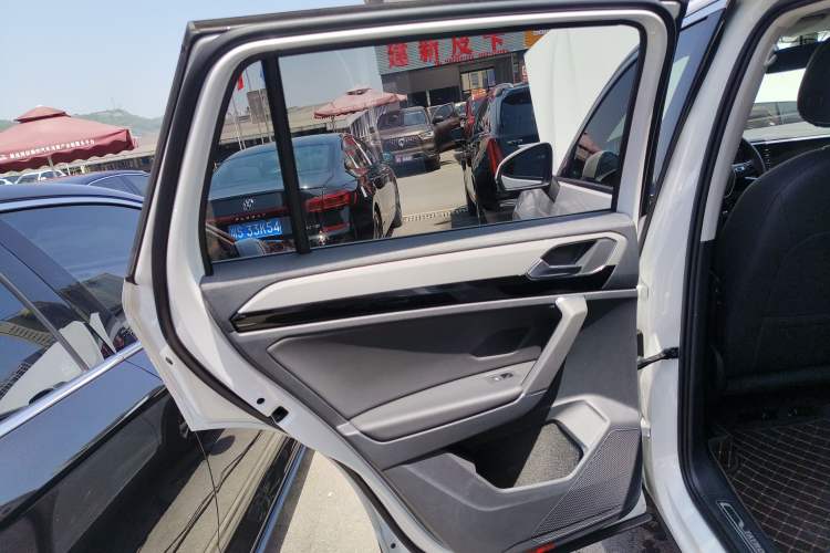 Used Volkswagen Tayron 2020 330TSI Two-Wheel Drive Luxury Smart Connectivity Version Left Rear Door Interior