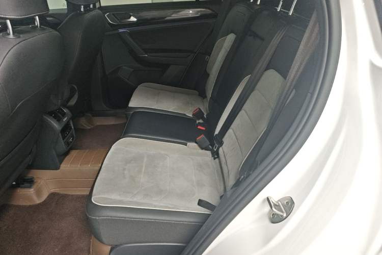 Used Volkswagen Tayron 2020 380TSI All-Wheel Drive R-Line Connected Version Left Rear Seat