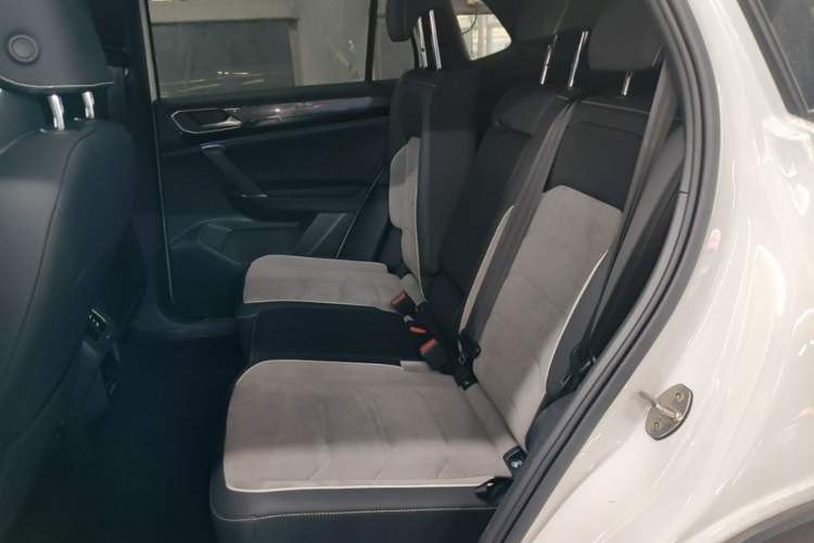 Used Volkswagen Tayron 2020 380TSI All-Wheel Drive R-Line Connected Version Left Rear Seat