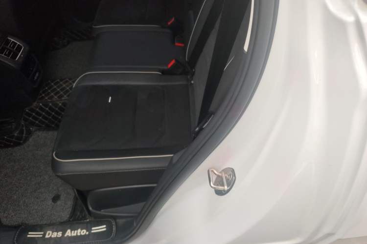 Used Volkswagen Tayron 2020 330TSI Two-Wheel Drive Luxury Connected Pro Edition Left Rear Seat