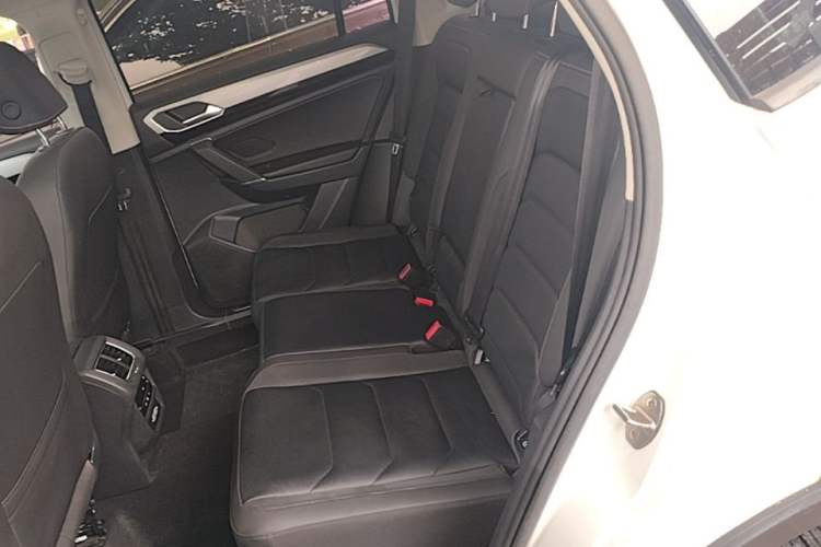 Used Volkswagen Tayron 2020 330TSI Two-Wheel Drive Luxury Smart Connectivity Version Left Rear Seat