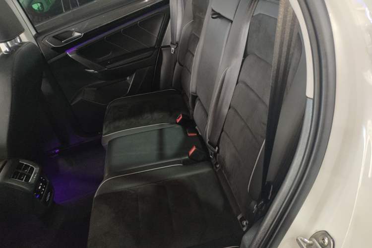 Used Volkswagen Tayron 2020 330TSI Two-Wheel Drive Luxury Connected Pro Edition Left Rear Seat