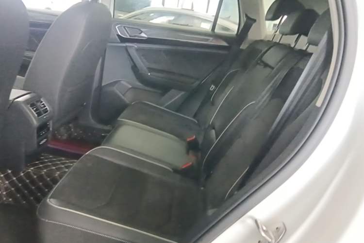 Used Volkswagen Tayron 2020 330TSI Two-Wheel Drive Luxury Connected Pro Edition Left Rear Seat