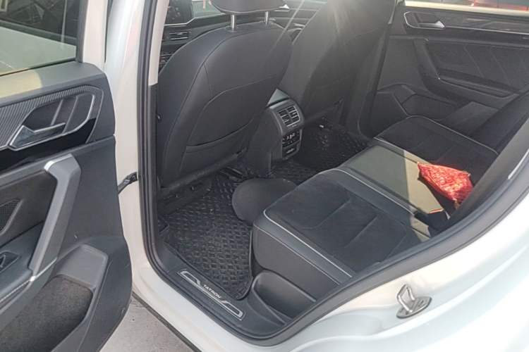 Used Volkswagen Tayron 2020 330TSI Two-Wheel Drive Luxury Smart Connectivity Version Left Rear Seat