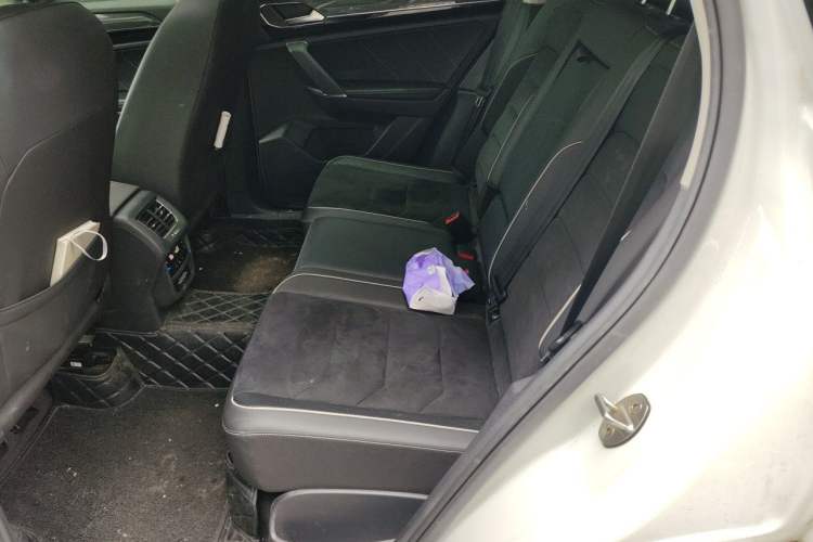 Used Volkswagen Tayron 2020 330TSI Two-Wheel Drive Luxury Connected Pro Edition Left Rear Seat