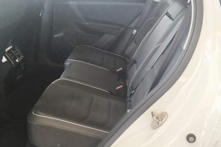 Used Volkswagen Tayron 2020 330TSI Two-Wheel Drive Luxury Connected Pro Edition Left Rear Seat
