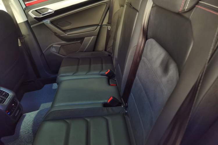 Used Volkswagen Tayron 2020 330TSI Two-Wheel Drive Luxury Smart Connectivity Version Left Rear Seat
