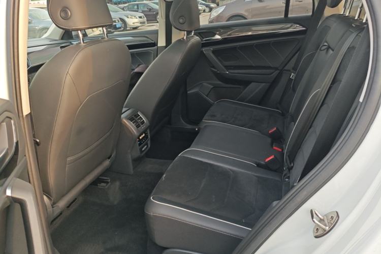 Used Volkswagen Tayron 2020 330TSI Two-Wheel Drive Luxury Connected Pro Edition Left Rear Seat