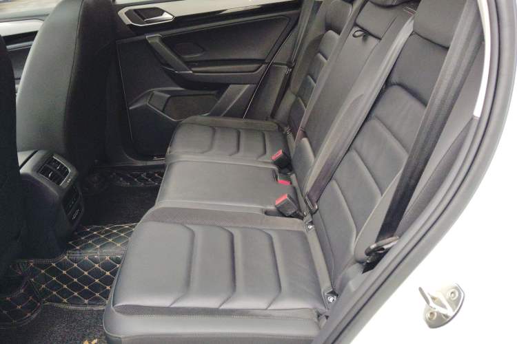 Used Volkswagen Tayron 2020 280TSI Two-Wheel Drive Luxury Connect Edition Left Rear Seat
