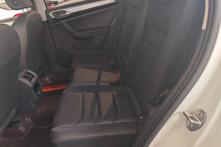 Used Volkswagen Tayron 2020 330TSI Two-Wheel Drive Luxury Smart Connectivity Version Left Rear Seat