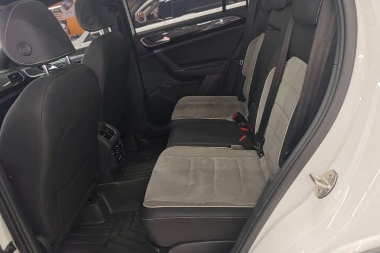 Used Volkswagen Tayron 2020 380TSI All-Wheel Drive R-Line Connected Version Left Rear Seat