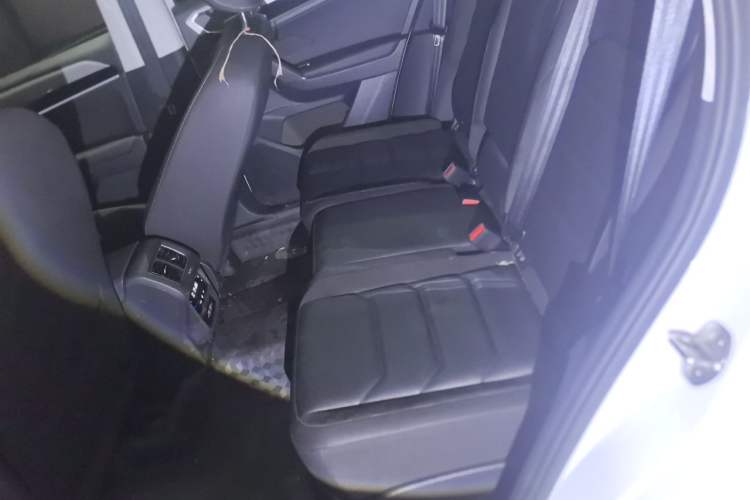 Used Volkswagen Tayron 2020 330TSI Two-Wheel Drive Luxury Smart Connectivity Version Left Rear Seat
