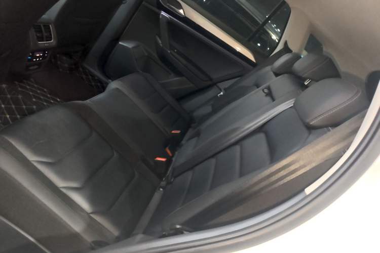 Used Volkswagen Tayron 2020 330TSI Two-Wheel Drive Luxury Smart Connectivity Version Left Rear Seat