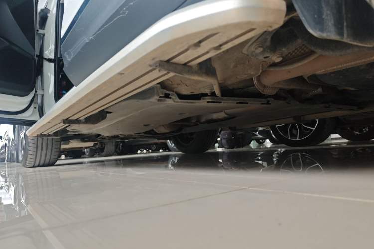 Used Volkswagen Tayron 2020 330TSI Two-Wheel Drive Luxury Smart Connectivity Version Left Side Sill