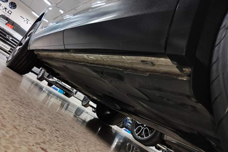 Used Volkswagen Tayron 2020 280TSI Two-Wheel Drive Luxury Connect Edition Left Side Sill